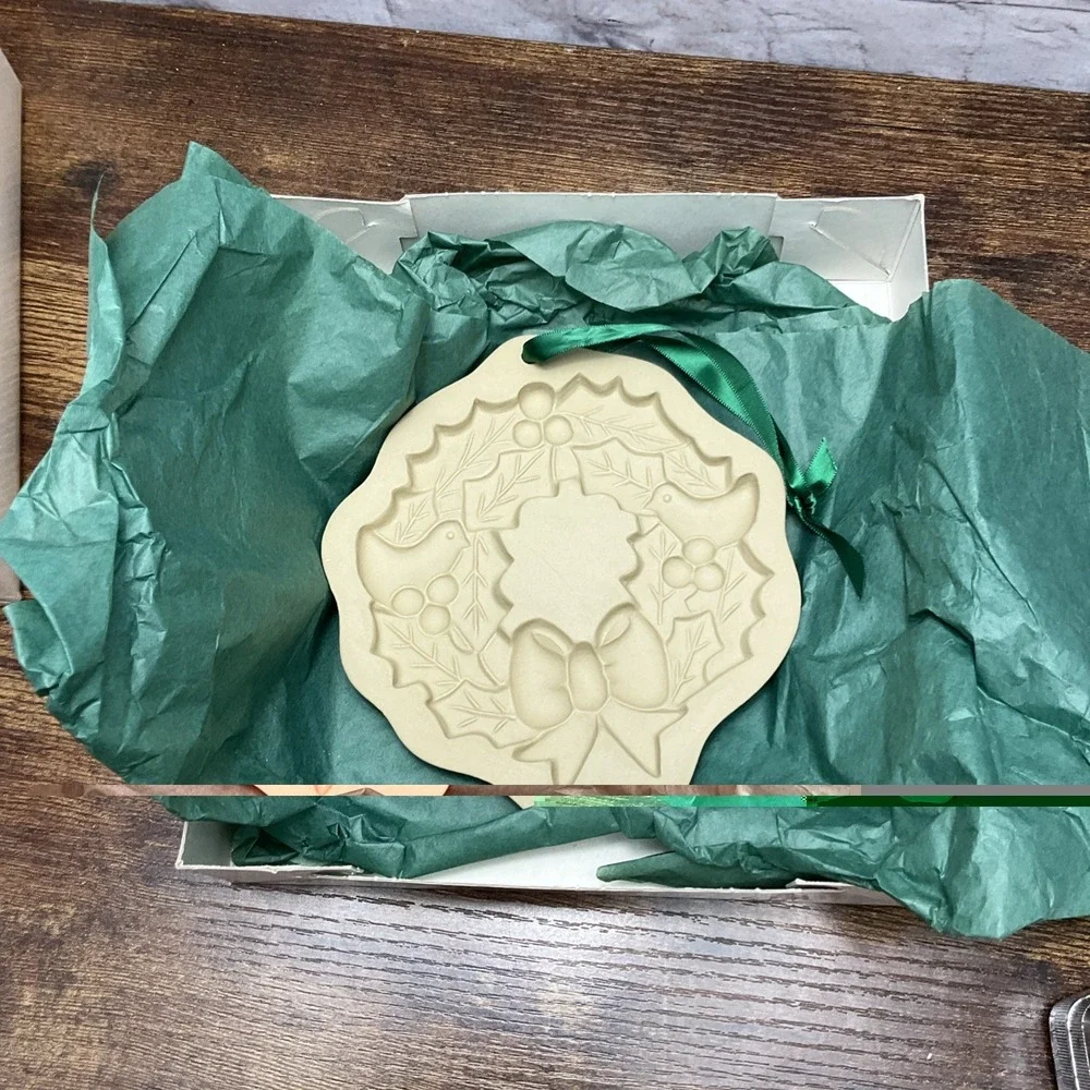 Brown Bag Cookie Art Mold Wreath 1988 Holly Bird Stoneware Vintage Box